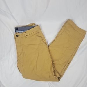 Banana Republic Aiden Fit Chino Pants Size: 35x30